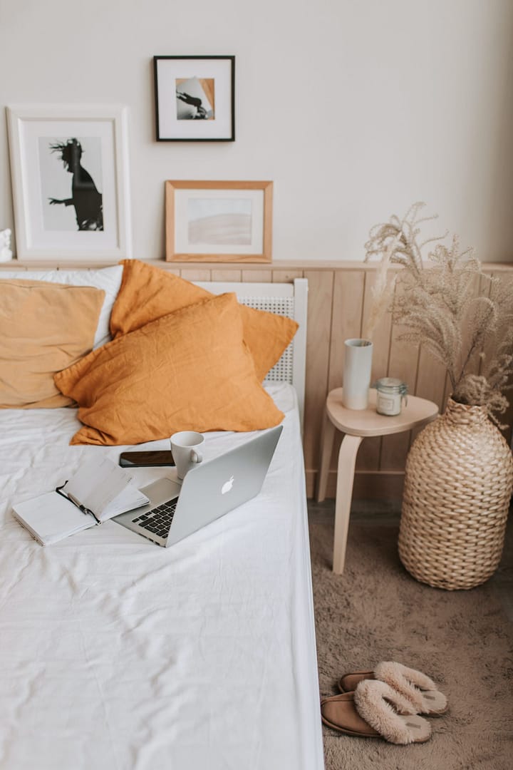 electronics in bedroom